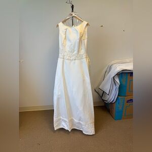 Elegant White Sleeveless Dress T8050
